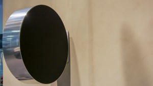 bo_beosound_edge_wall_mounted_front