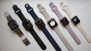 Apple Watch utzoomad vy av olika bandfärger