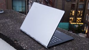 Lenovo Yoga 900 recension: Bak