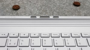Microsoft Surface Book-recension: Anslutningsklackar för tangentbordsbas