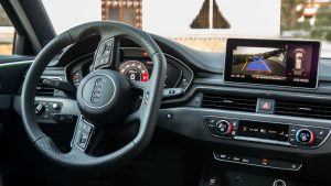 Audi RS4 Avant vinklad ratt