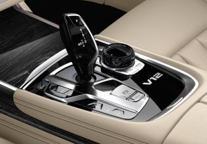 bmw_7_series_review_2015_19