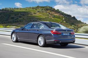 bmw_7_series_review_2015_24