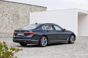 bmw_7_series_review_2015_27