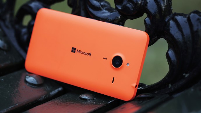 Microsoft Lumia 640 XL recension: Sidovy bakifrån