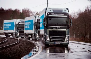 Förarlös lastbilskonvoj slog precis Europa