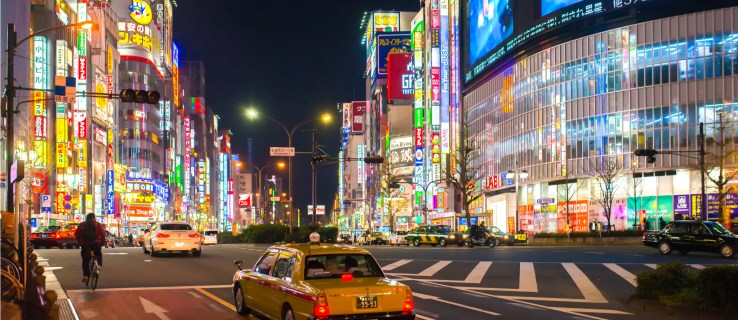 Försök med förarlösa taxibilar i Tokyo leder till ett futuristiskt OS 2020