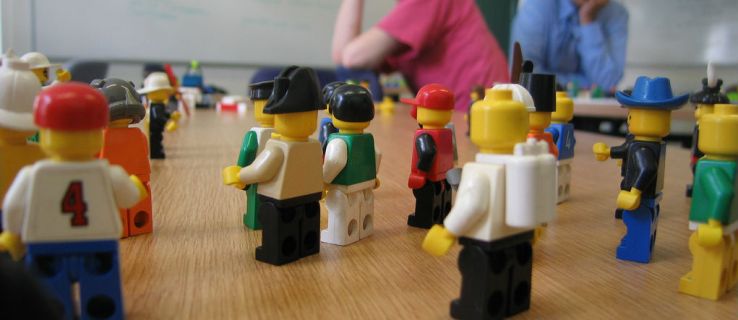 Sökes: Legoprofessor, inga tidsslösare tack