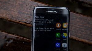 Samsung Galaxy S7 Edge - närbild på kantskärm