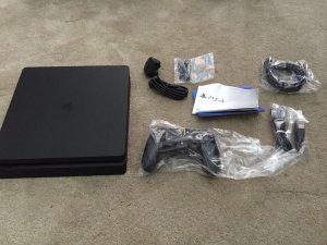 ps4_slim_packaging_contents