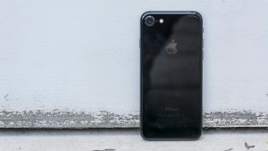 iPhone 7, Jet Black finish, från baksidan